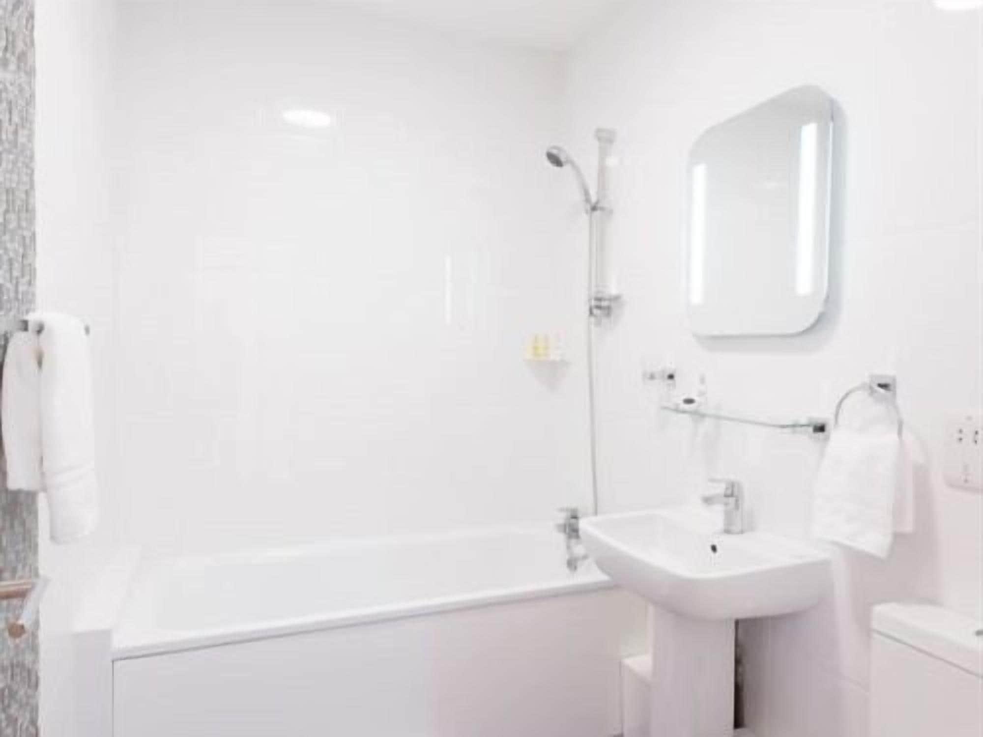 Signature Hotel London Ilford Buitenkant foto